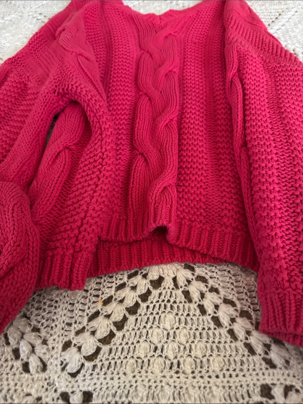 V-Neck Cable Knit Women’s Sweater - Red - Picture 4 of 4
